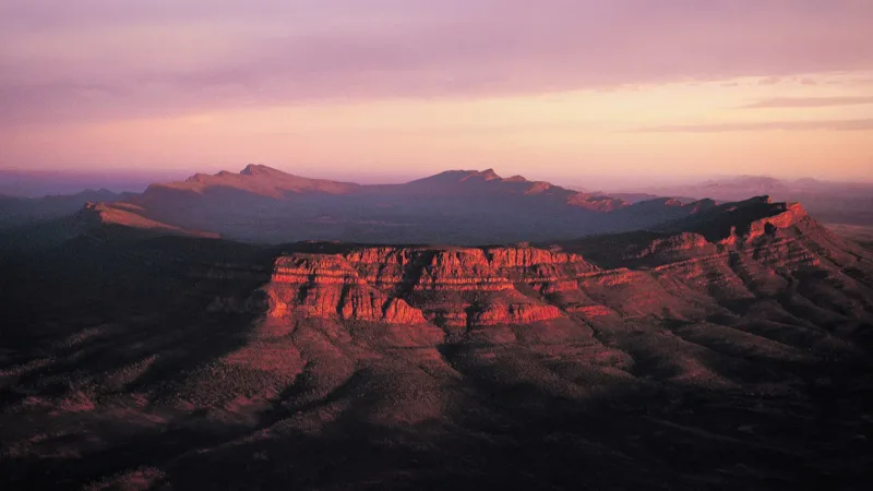 Flinders Ranges camps map: The main gorges, Wilpena Pound and the station-stay bush camps, with access roads and which are caravan-suitable.